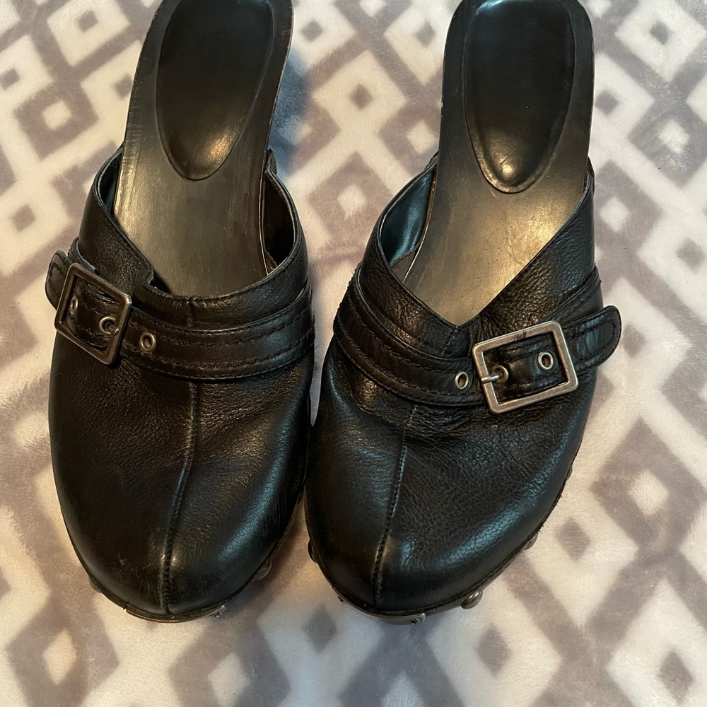 Vera Wang Size 10 Black Mules. 1 inch heel. Very comfy. Dress up or down. - Picture 5 of 5